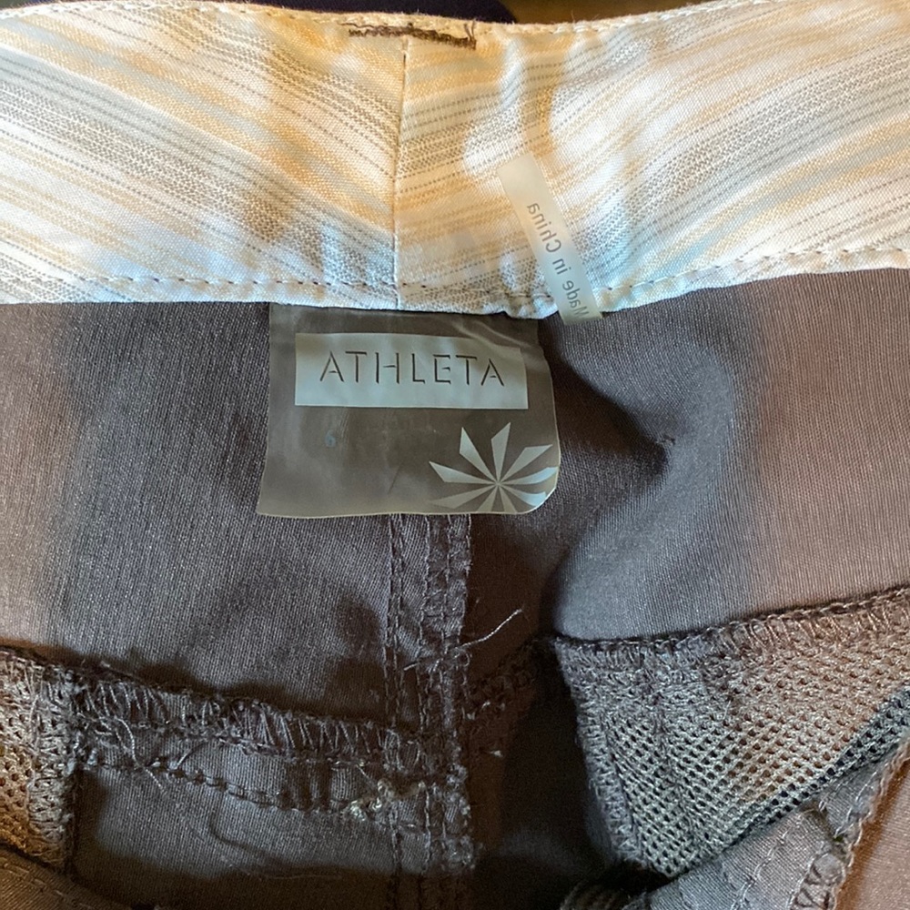 Athleta Trekkie Bermuda 2.0 Short Gray Green Hiking Size 6 Style 596504